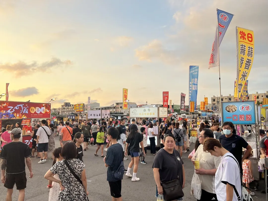 台中市物調券首波登場，兩大人氣夜市超過百攤業者推出折價、買一送一、加碼贈品等優惠。（圖／台中經濟發展局提供）