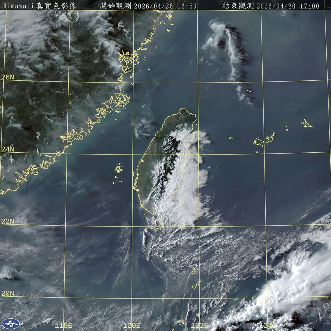 28日前各地大致穩定、晴到多雲，29、30日因鋒面及東北季風影響，全台有雨，29日中部以北防局部較大雨勢。（圖／氣象署）