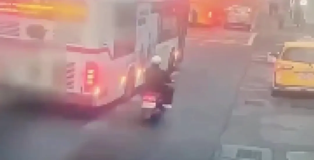 陳姓騎士因為停車問題跟公車司機起衝突。（圖／警方提供）