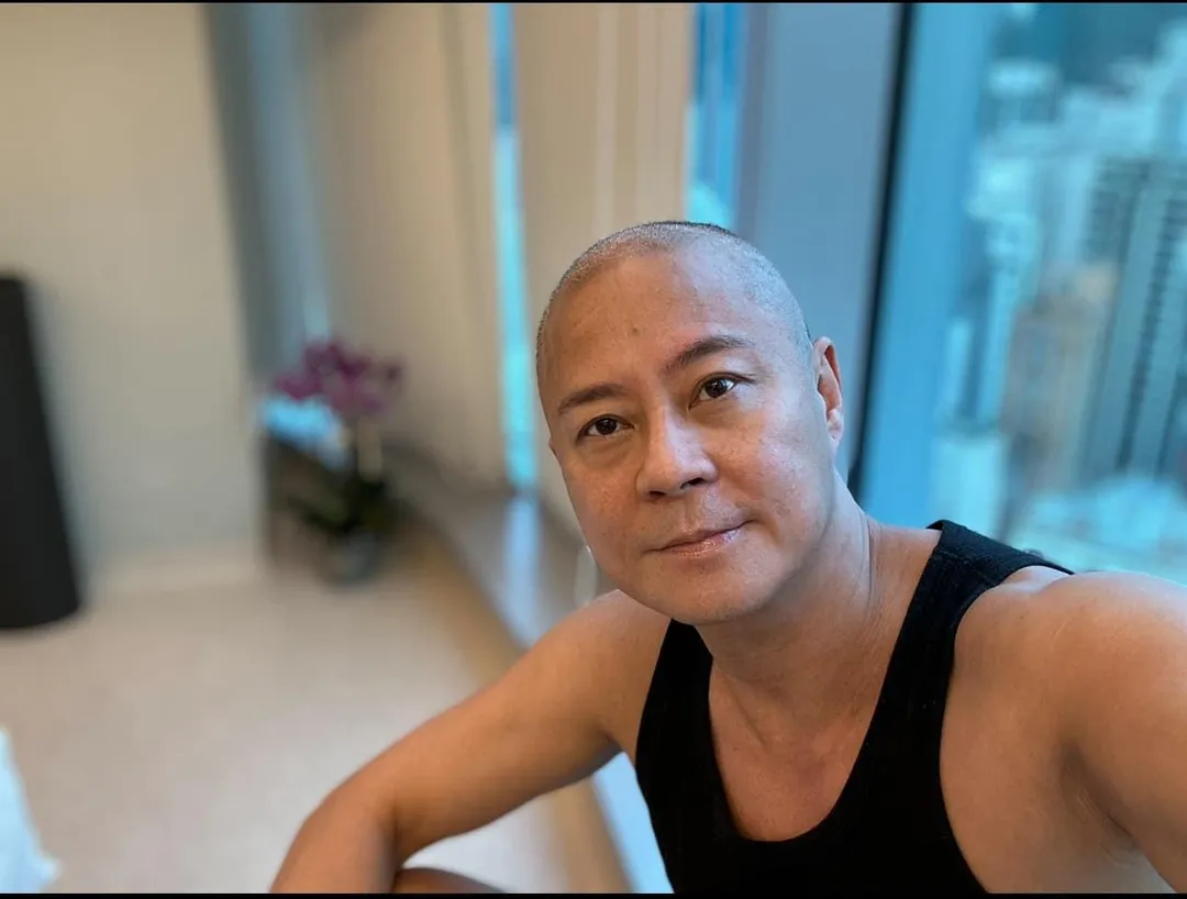 2024年菜一傑發現腦內有一顆7公分的惡性腫瘤，隨即進行開顱手術。（圖／翻攝自蔡一傑臉書）