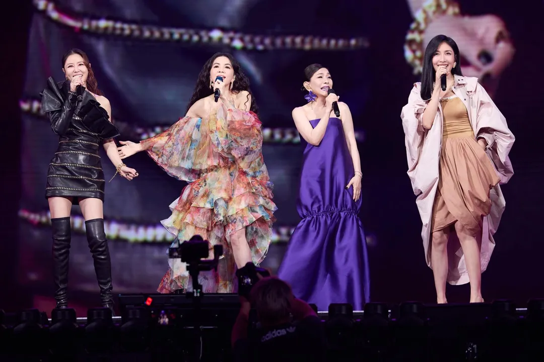 林心如(左起)、Ella、張清芳、楊謹華同台演唱。(圖/上引娛樂提供)