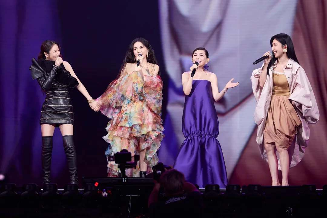林心如(左起)、Ella、張清芳、楊謹華同台演唱。(圖/上引娛樂提供)