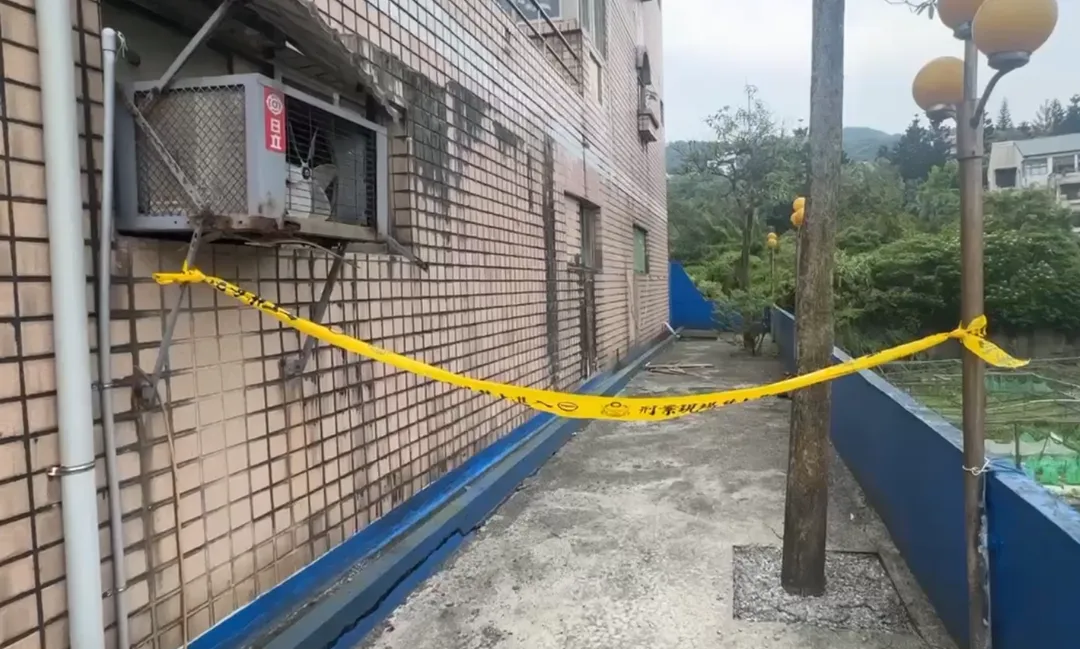 一名36歲林姓盜竊通緝犯為躲避警方查緝，昨（26）日傍晚企圖翻牆逃跑時，意外自四樓高處摔落，經送醫搶救數小時後宣告不治。（圖／翻攝畫面）