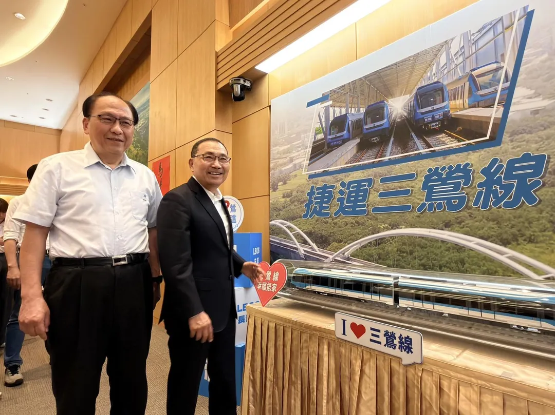 李政安局長、新北市長侯友宜。（圖／新北市政府捷運工程局提供）
