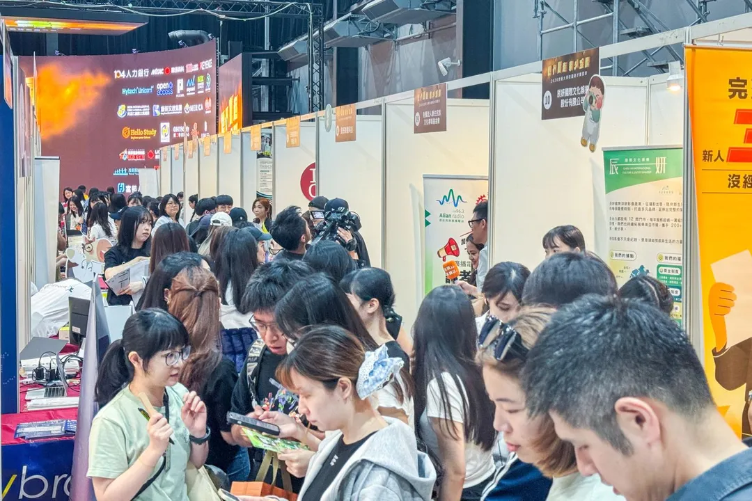 世新大學校園徵才博覽會在新聞傳播、公關行銷領域職缺佔比高。（圖／世新大學提供）