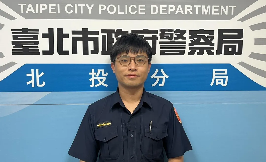 北投分局永明派出所警員施冠宇熱心助人。（圖／翻攝畫面）
