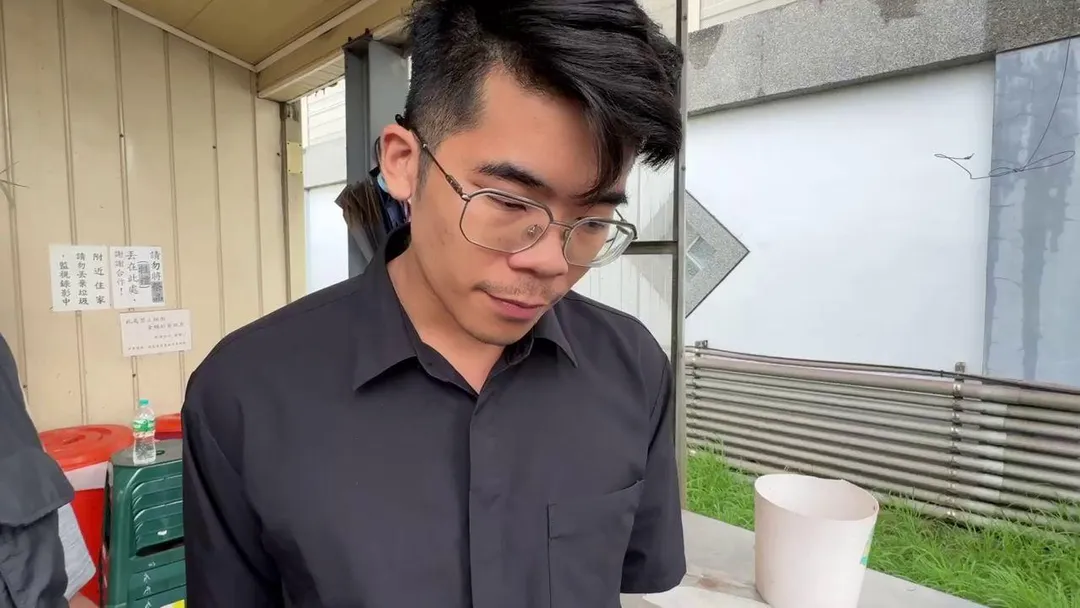 鄭詠心的弟弟遺憾表示,跟姊姊約好「要帶媽媽一起去做汗蒸幕」的行程,永遠沒法實現了。(圖/中天新聞)