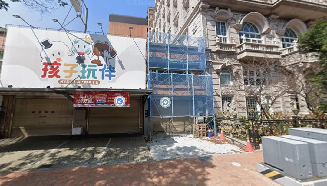 竹北一間玩具店出現排隊人潮，引發路過民眾好奇「在排什麼？」。（示意圖／翻攝自Google Maps）