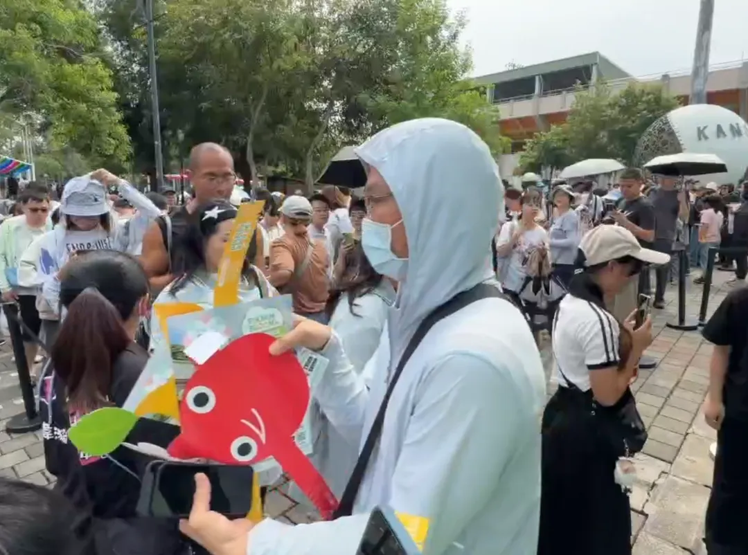 1日贈品疑似提前發放連帶提前送光，只有部分玩家成功領到可愛的遮陽帽贈品。（圖／中天新聞）
