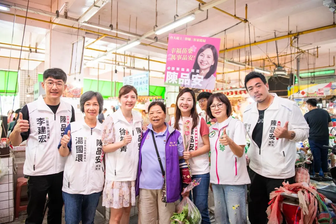 林月琴今日陪同民進黨苗栗縣長提名人陳品安到市場拜票。（圖／陳品安臉書）