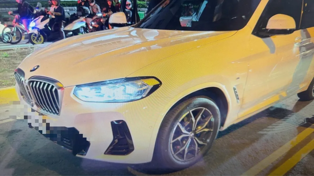 被擦撞的BMW。（圖／警方提供）