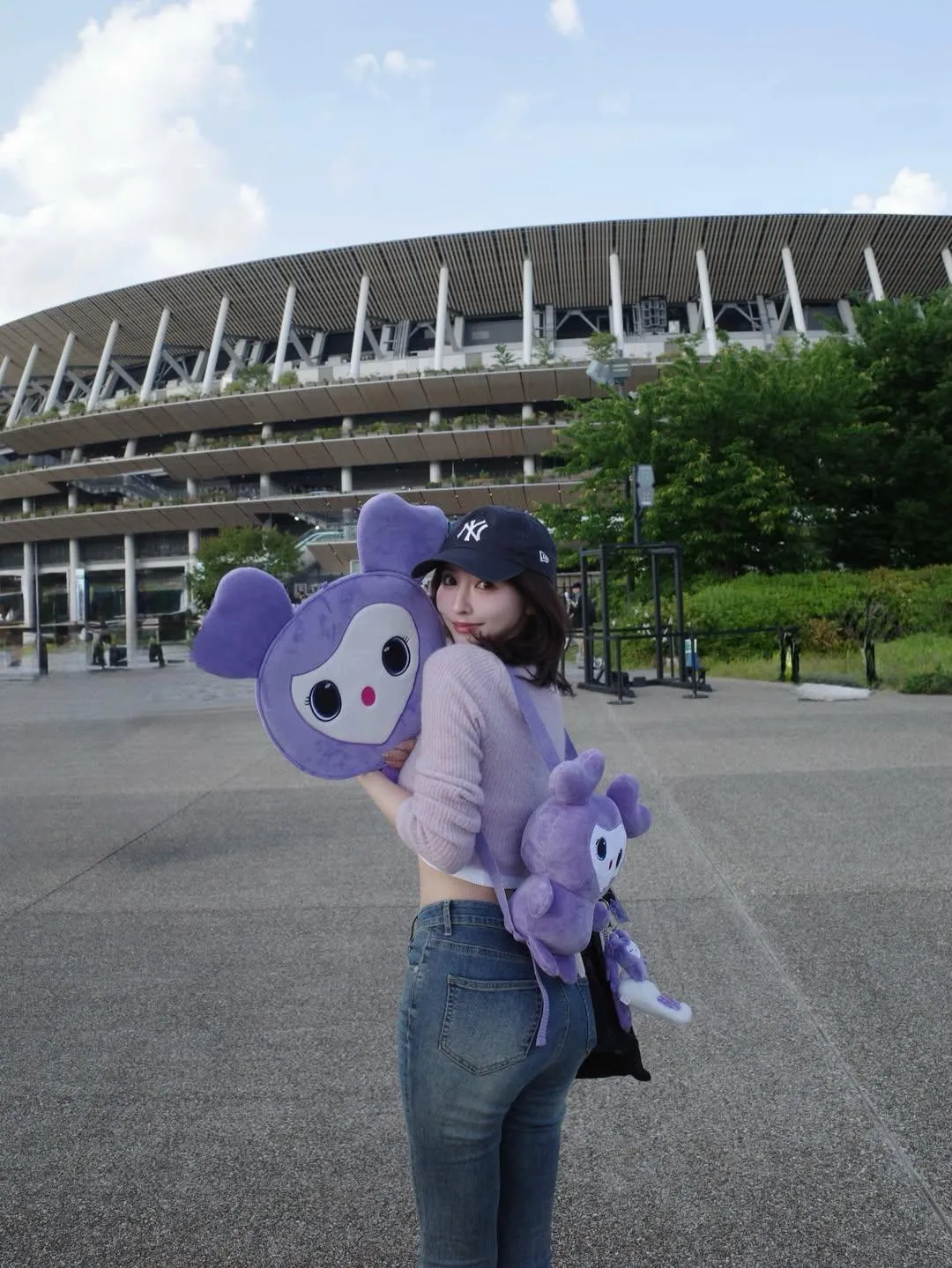 日本女星三上悠亞近日現身日本國立競技場，親自朝聖韓國人氣女團TWICE演唱會。（圖／翻攝IG yua_mikami）