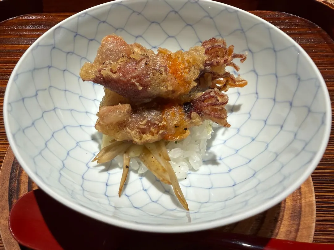螢光烏賊小缽飯。（圖／黃宏輝提供）