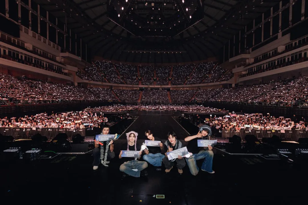 EXO兩天都有與粉絲開心合照紀念 。（圖／翻攝自 EXO X）