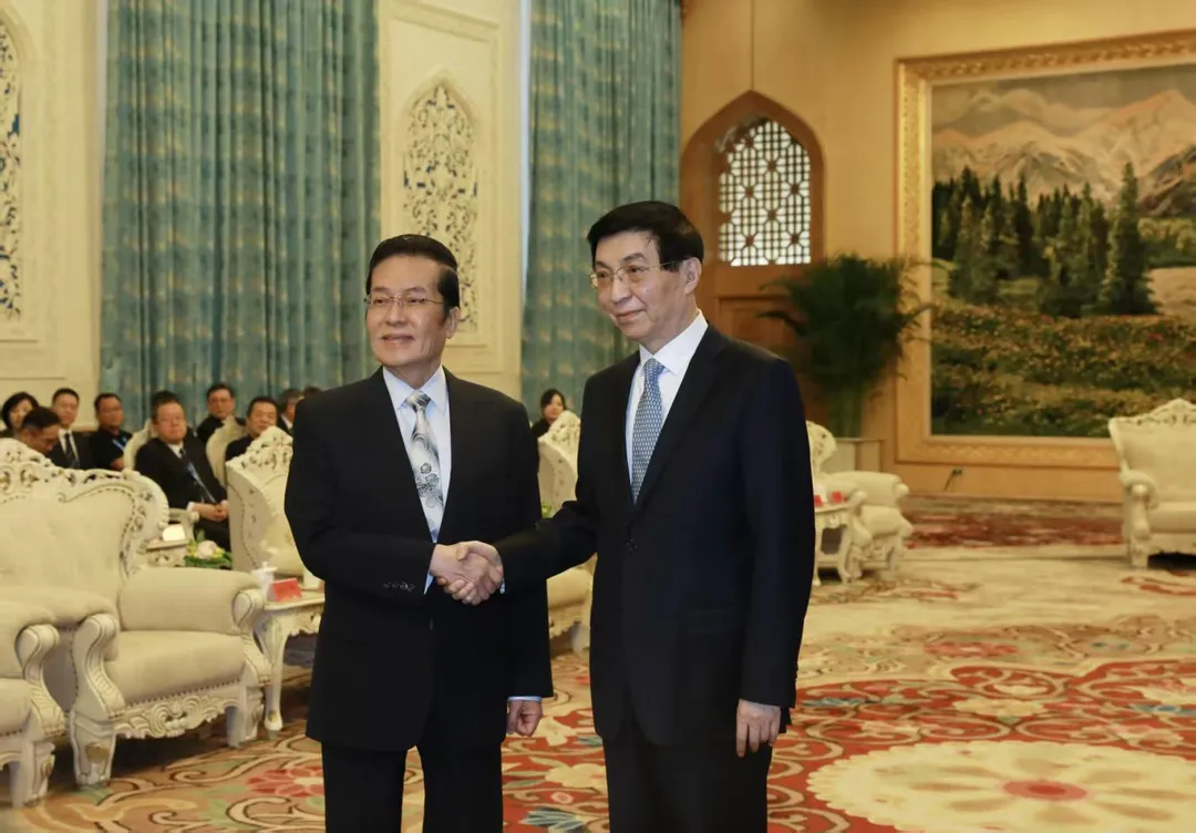 張榮恭與王滬寧在北京會面。(圖/國民黨提供)