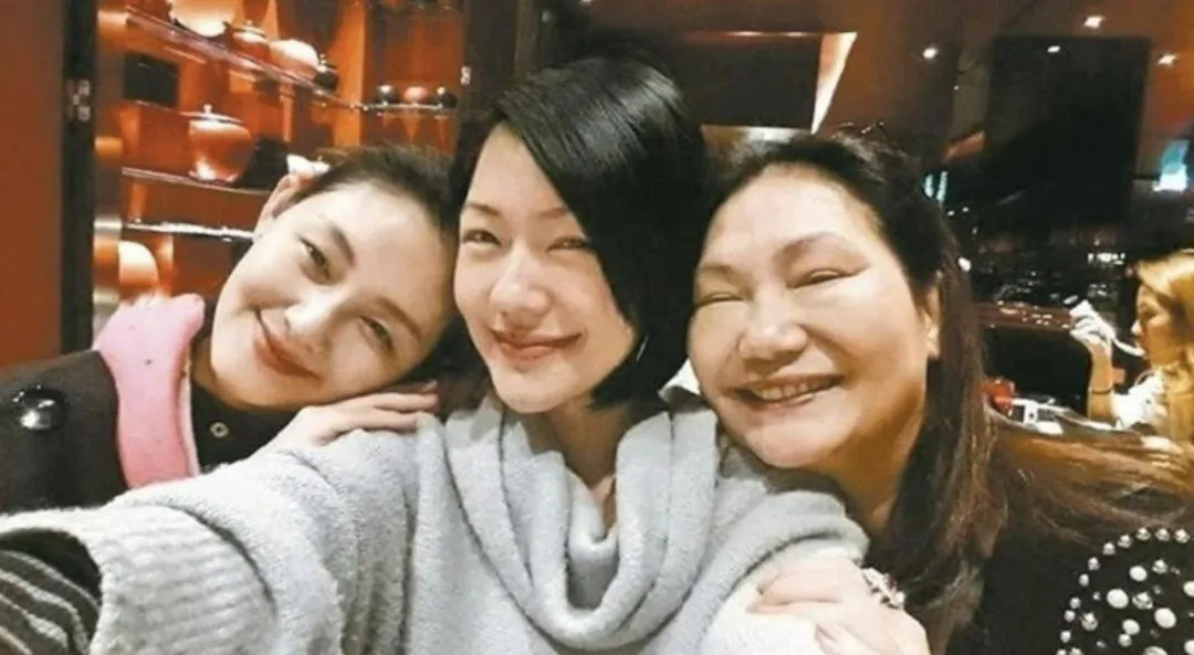 小玥兒的IG追蹤名單中包含大S、小S及S媽等人。（圖／翻攝fb 黃春梅）