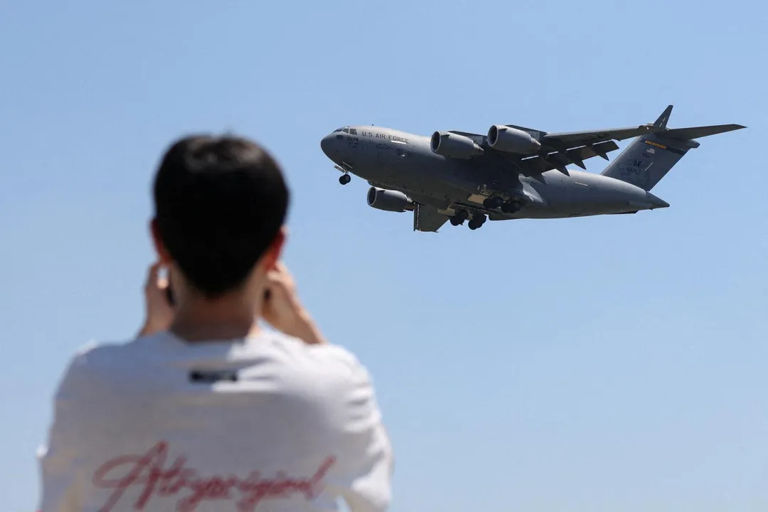 美軍C-17大型運輸機飛抵北京。（圖／路透社）