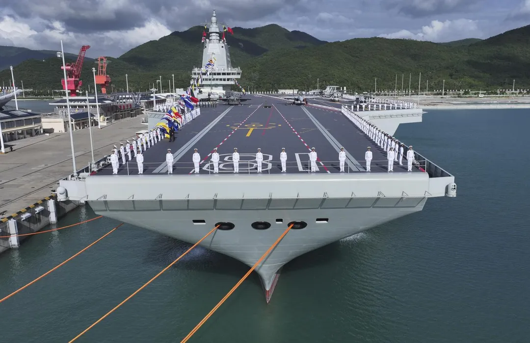 去年11月，大陸第一艘電磁彈射型航母福建艦入列。（圖／新華社）