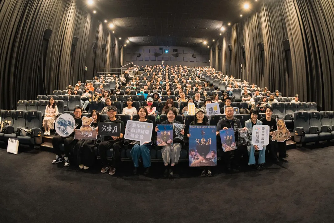 導演蔡銀娟、監製李志薔、李怡芳,率領演員陳彥嘉、李夢苡樺、粘詩楷出席台中特映會。(圖/「冬候鳥電影」 、「文策院」提供)
