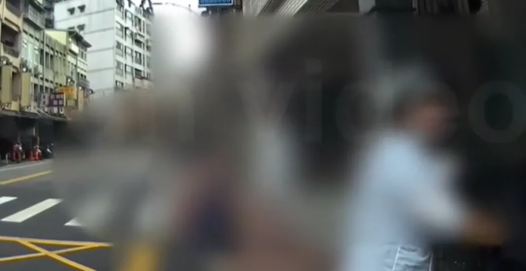 警方到場時衝突已平息，該女子事後向警方表示歉意，說道「不好意思，麻煩你們了，讓你們浪費時間」。（圖／警方提供）