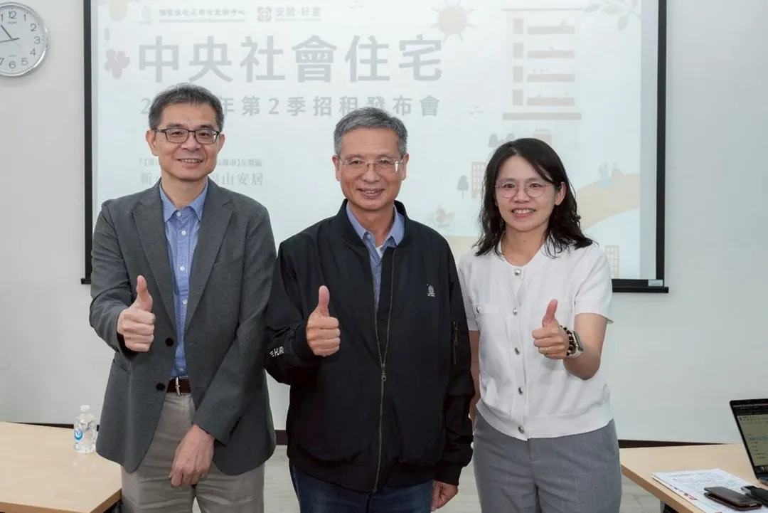 內政部國土管理署副總工程司林佑璘（右）、國家住都中心執行長柯茂榮（中）、內政部國土管理署住宅發展組組長蘇崇哲（左）。（圖／國家住宅及都市更新中心提供）