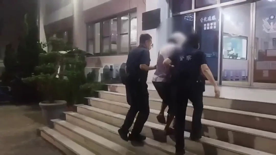 兄弟倆因透天厝處置問題引發激烈口角,哥哥盛怒下持刀砍中弟弟頸部致死。(圖/警方提供)