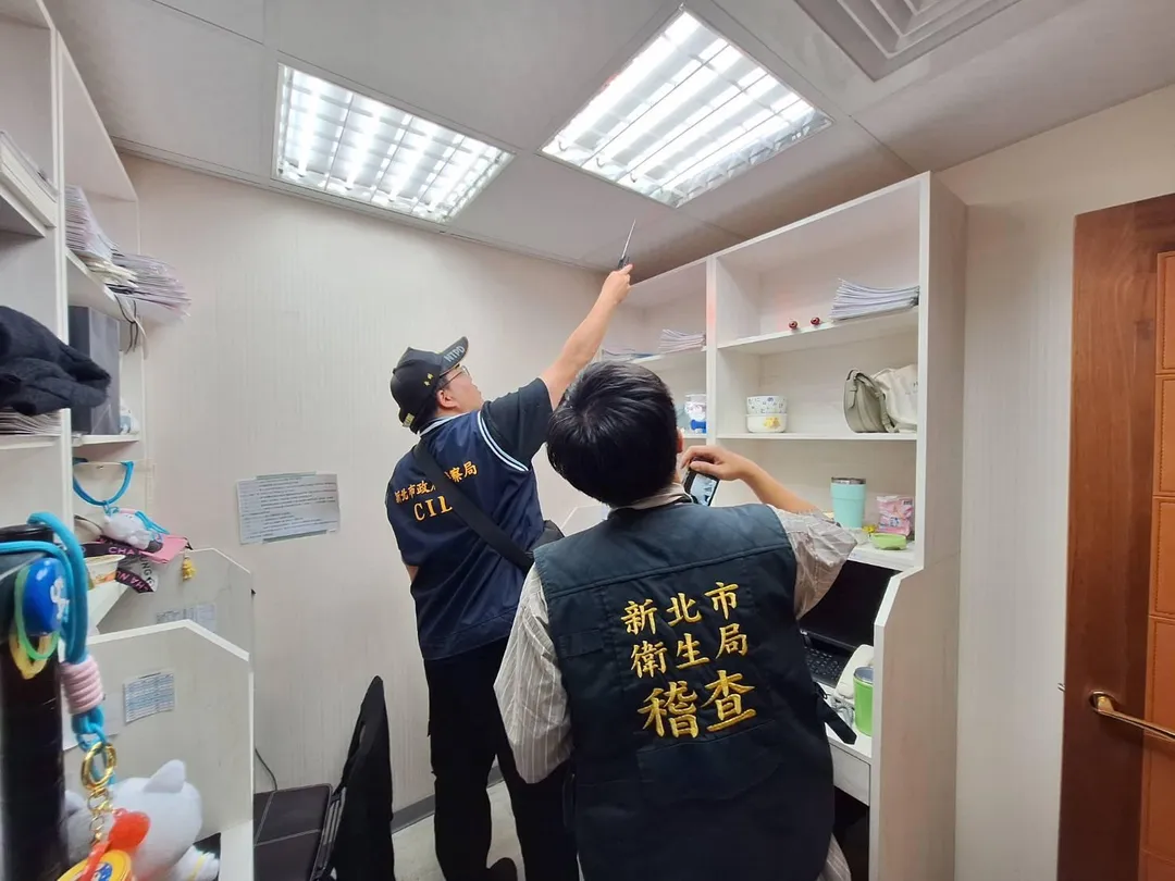 新北市政府公安小組展開跨局處聯合稽查。(圖/新北市衛生局提供)
