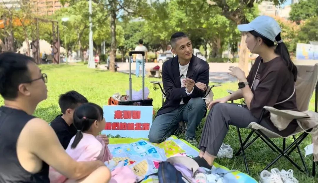 吳怡農向獲得提名參選台北市長的沈伯洋表示恭賀(攝自吳怡農臉書)