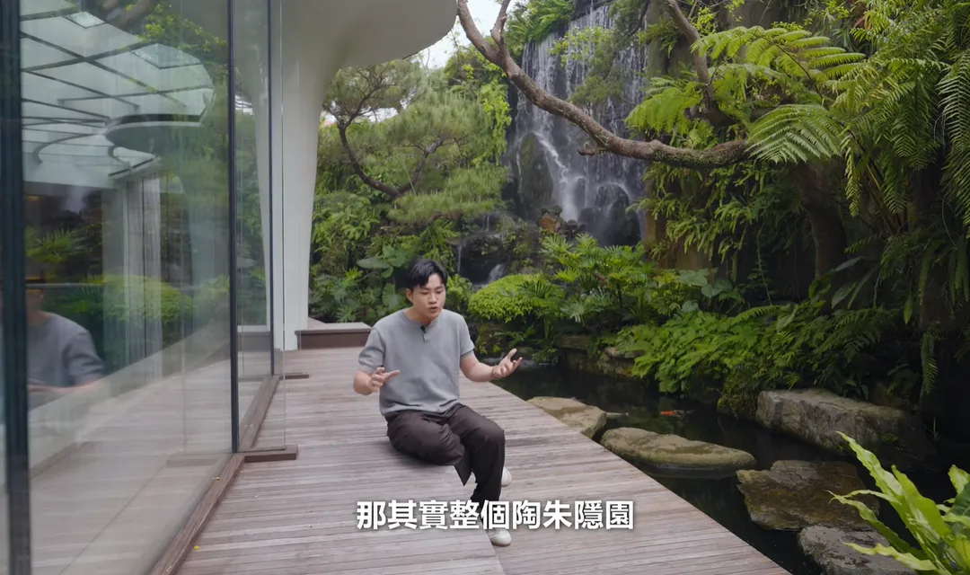 Joeman開箱陶朱隱園。（圖／翻攝自Joeman YouTube頻道）