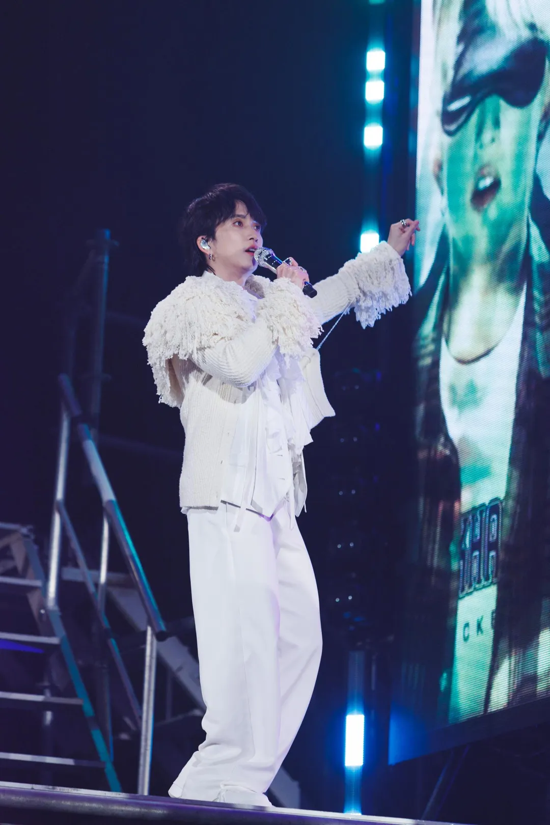 邱鋒澤8月22日將在台北流行音樂中心舉辦《 2026 邱鋒澤 Feng Ze Bend The Lines Concert 》演唱會。（圖／寬宏藝術提供）