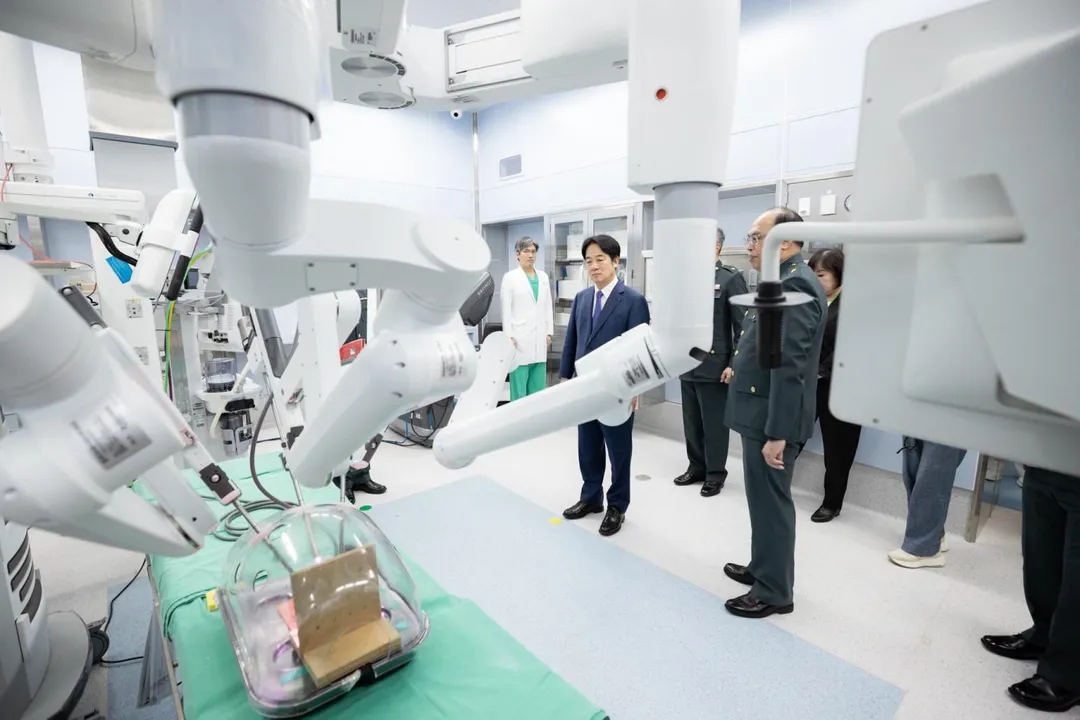 賴清德總統主持「國軍桃園總醫院急重症醫療大樓落成啟用典禮」(攝自賴清德臉書)