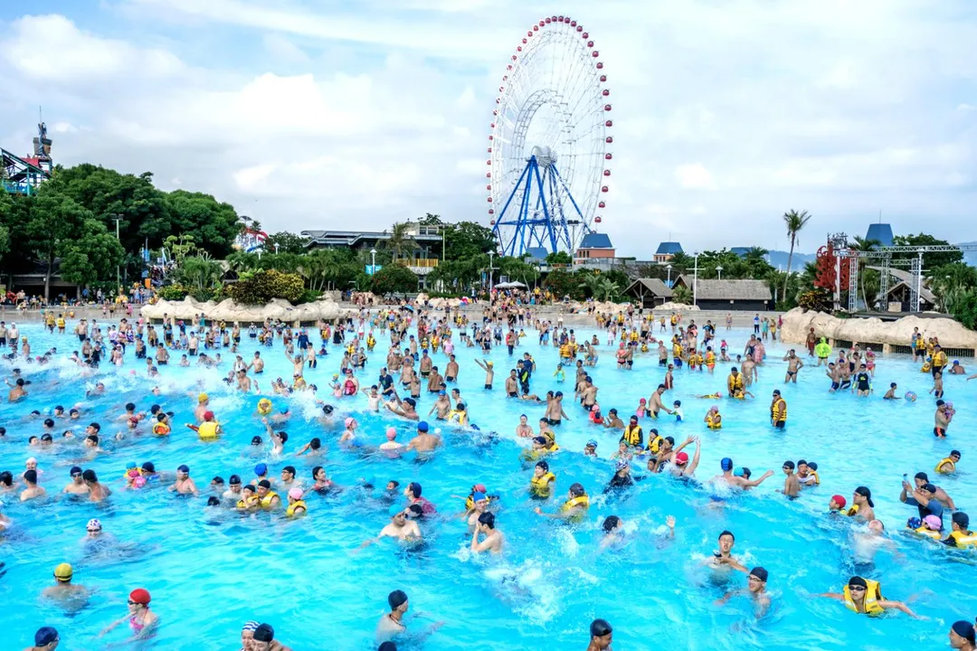 盛夏霸主強強聯手！六福水樂園與麗寶馬拉灣首度合作。（圖／業者提供）
