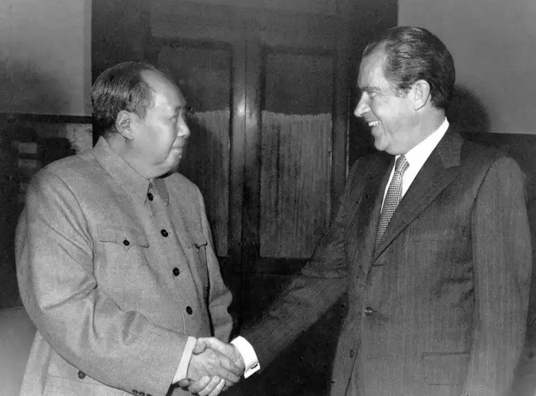 1972年大陸已逝領導人毛澤東在中南海會晤時任美國總統尼克森。(圖/翻攝新華網)