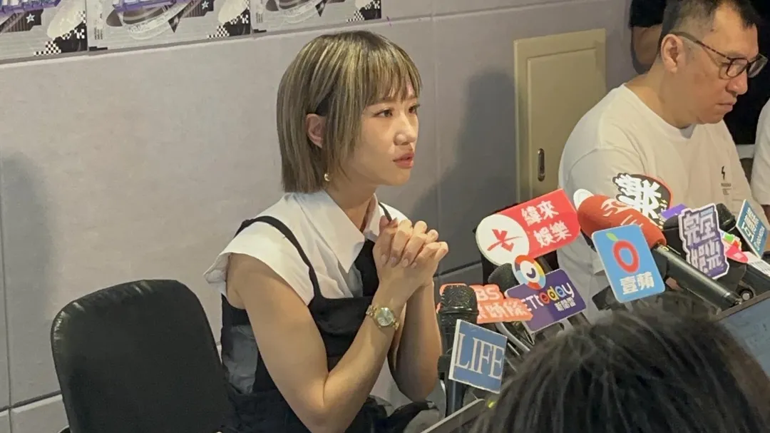 Lulu受訪到一半得知温嵐進加護病房,相當震驚擔憂。(圖/記者 伍映澄 攝)