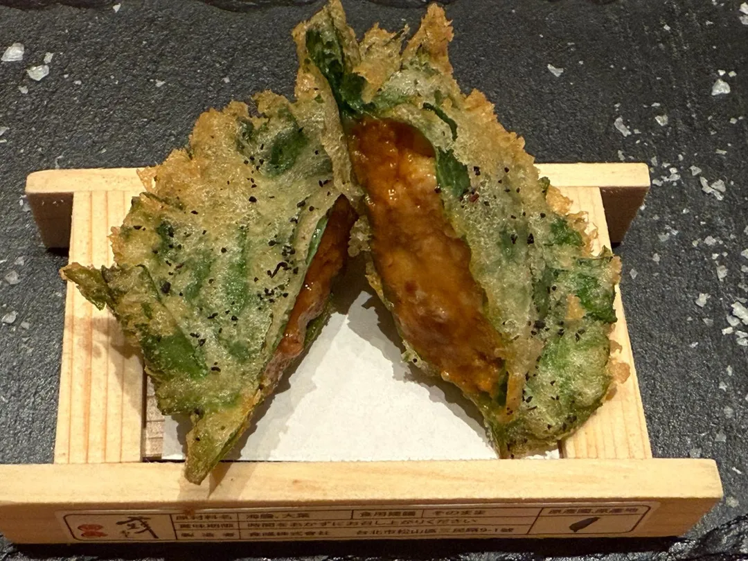 招牌紫海膽天婦羅。（圖／黃宏輝提供）
