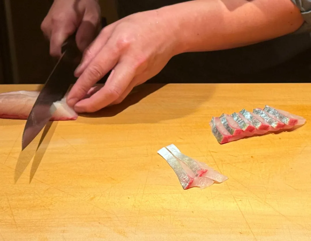 切青魽的比例不像是握壽司。（圖／黃宏輝提供）