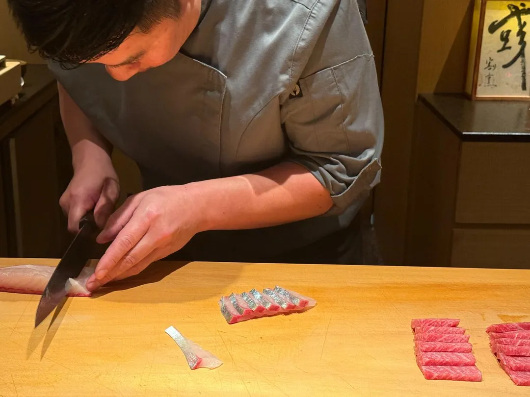 料理長親自展現其刀工技藝。（圖／黃宏輝提供）