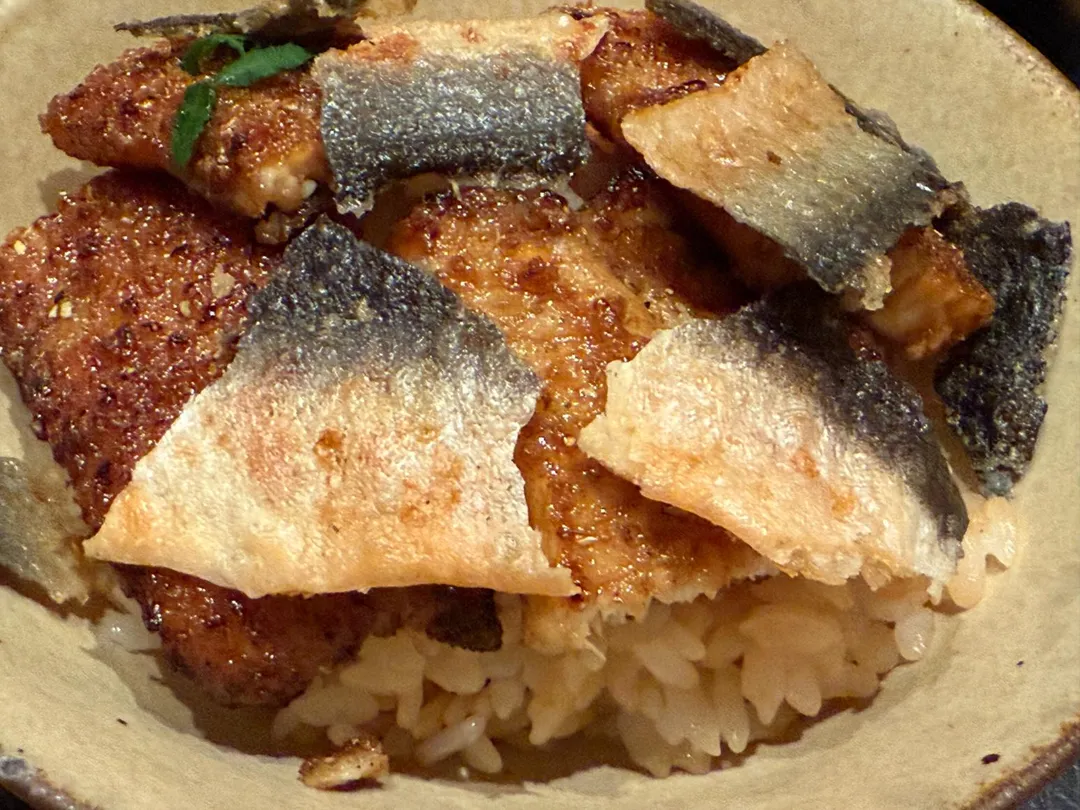 鰻魚皮炊飯。（圖／黃宏輝提供）