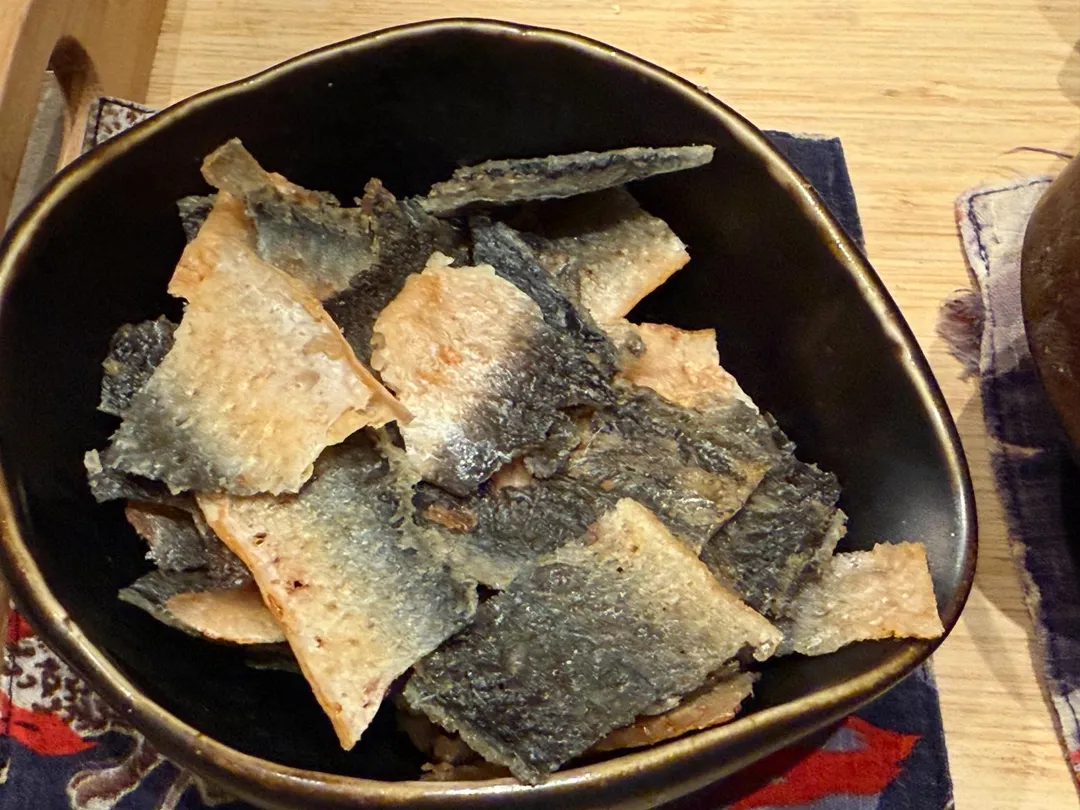 鰻皮另火烤。（圖／黃宏輝提供）