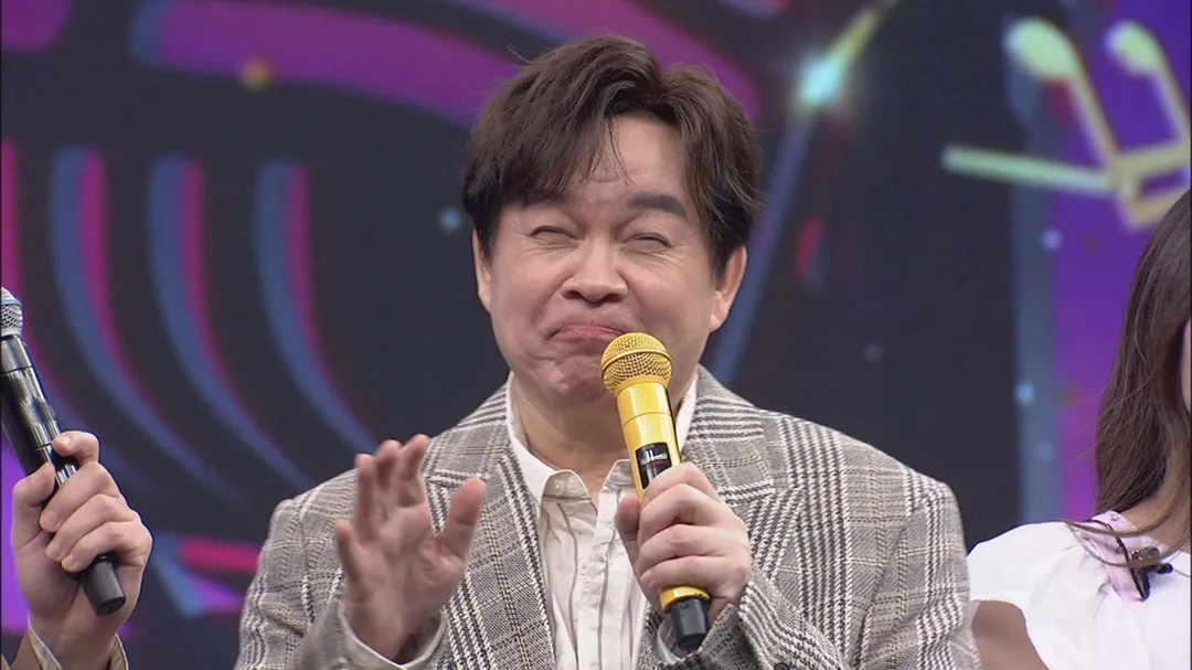 康康搞笑模仿。（圖／中視提供）