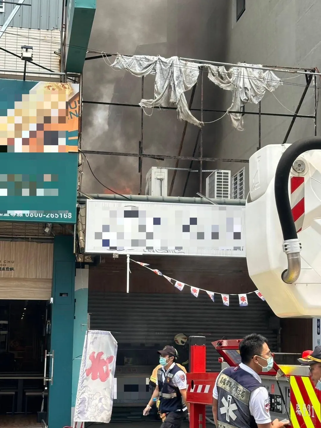 高雄市鳳山區五甲二路1處民宅今天火警。（圖／翻攝畫面）