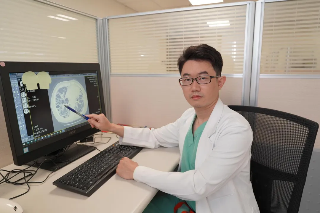 中國醫藥大學新竹附設醫院胸腔暨重症科醫師吳宣鋒。（圖／中國醫藥大學新竹附設醫院）