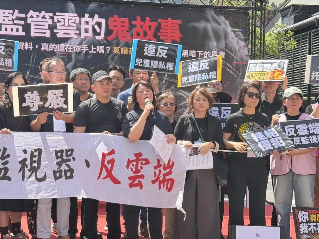 教團曾上街陳情，指出保護幼童應著重於營造愛的環境與提升教保人員培育品質，而非廣設監視器、強制上傳影像。(圖/翻攝自新北市幼兒托育職業工會臉書)