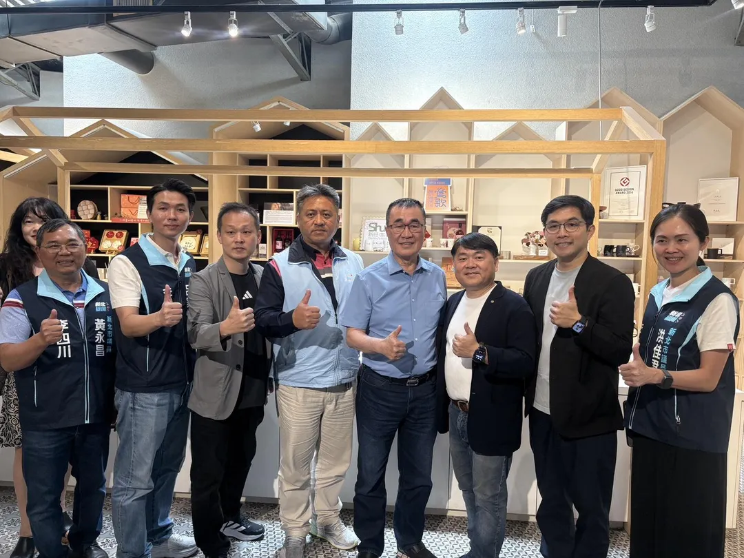 李四川昨赴三鶯地區在地座談,他今澄清並非主張「區區有飯店」,而是要解決國旅住宿費過高問題。(圖/李四川競選辦公室提供)