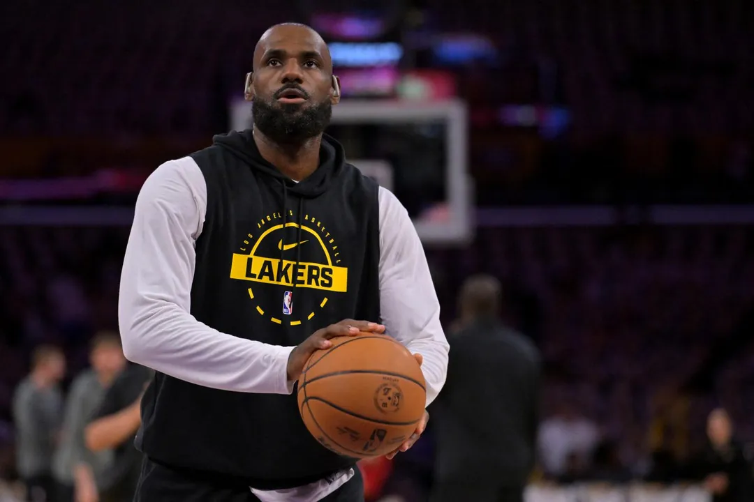 41歲的詹姆斯今夏成為完全自由球員，下一步動向成為NBA休賽季最大焦點。（圖／路透）