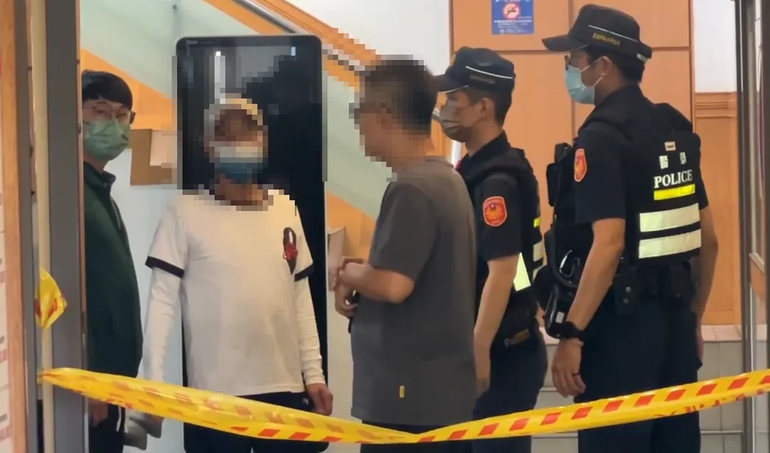 死者丈夫接獲噩耗趕抵現場，悲痛表示妻子經驗豐富，盼檢警能查明事故真相。（圖／翻攝畫面）