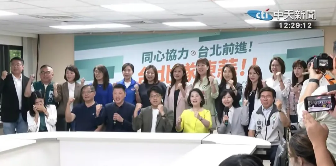沈伯洋今日拜會民進黨台北市議會黨團。（圖／中天新聞）