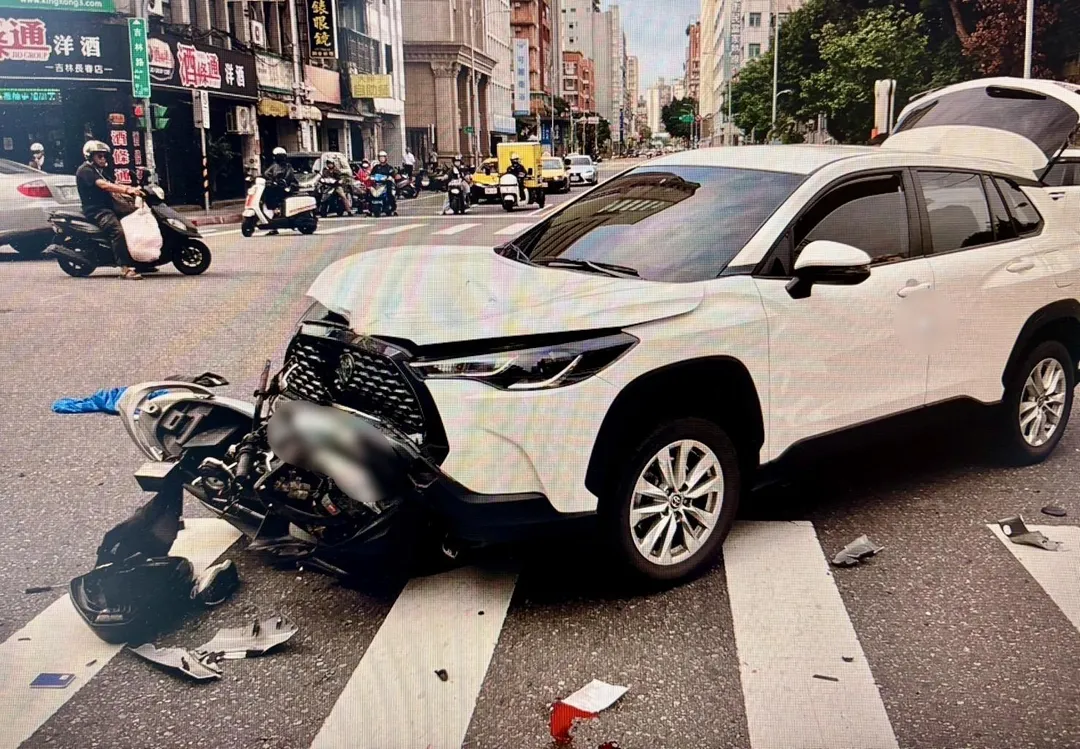 黃男無照駕駛撞死機車騎士。(圖/翻攝畫面)