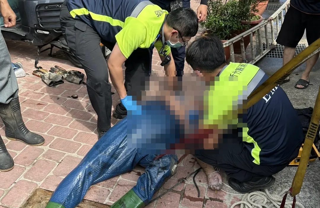 消防救護人員在現場進行急救。（圖／翻攝畫面）