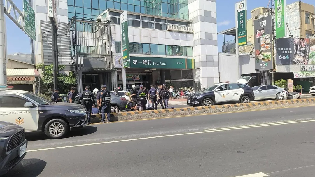 台北與雲林、台南20日爆發一起跨縣市的驚險強盜槍擊隱憂案。（圖／翻攝畫面）